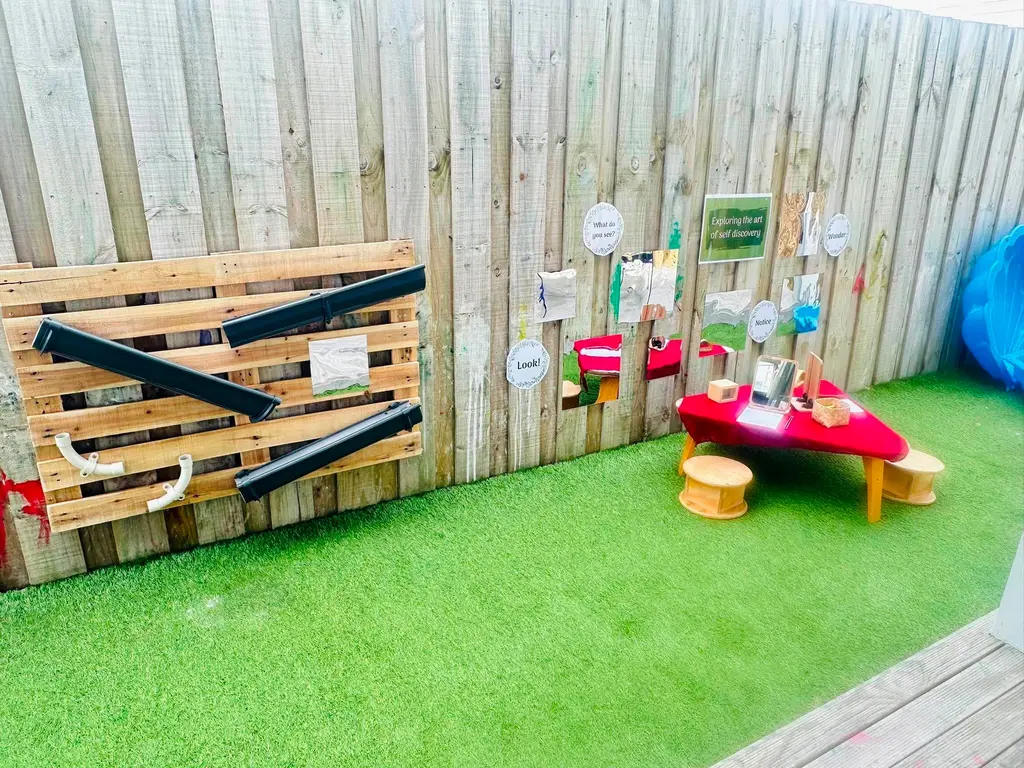 Outdoor activity stations along the centre fence